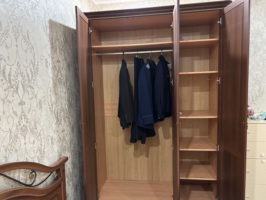 Продам спальный гарнитур