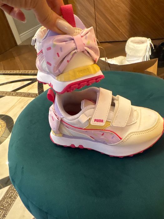 Дрехи и обувки  за момиче