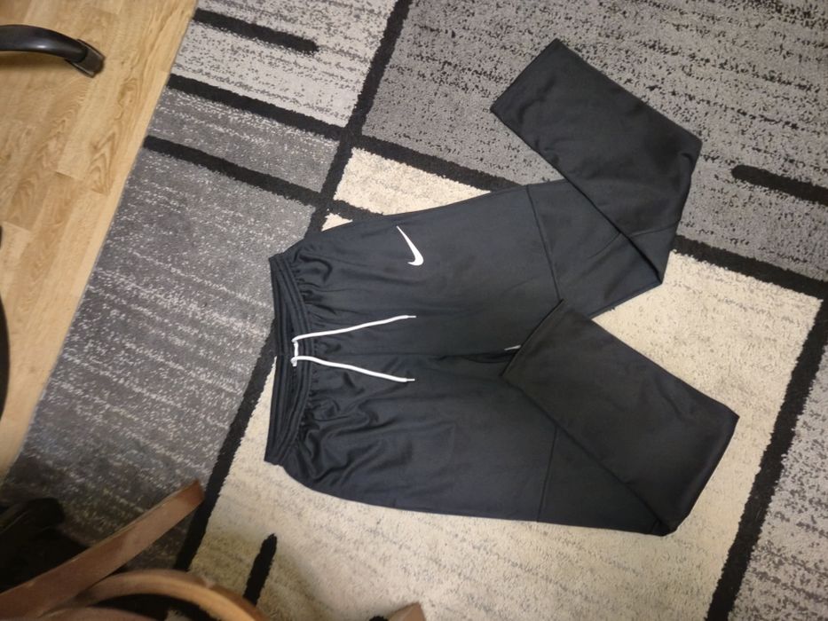 Долнище nike Dri-fit (ново)