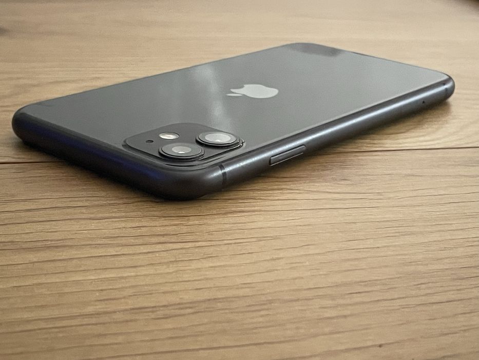 Бартер iPhone 11 64gb black 100% перфектен