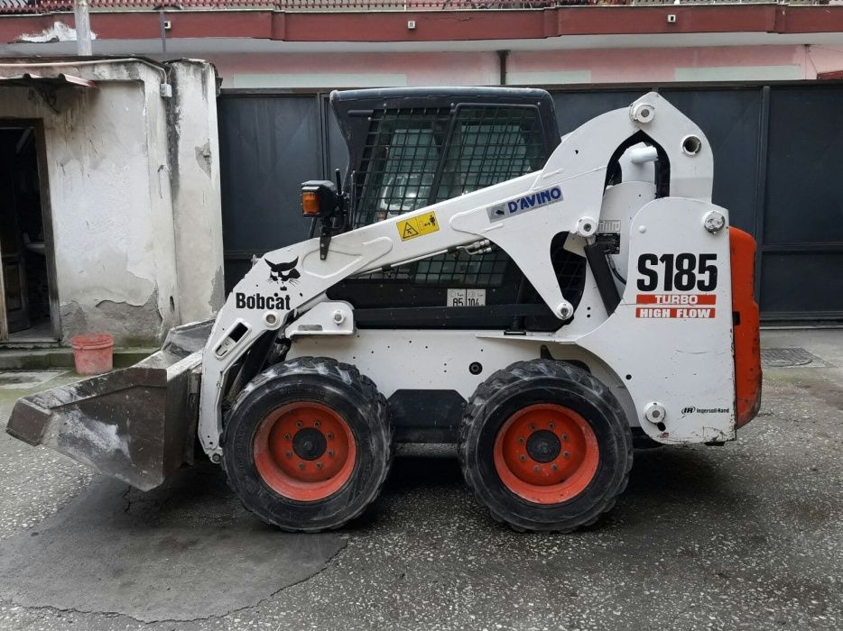 Inchiriez Miniexcavator sau Incarcator frontal Bobcat