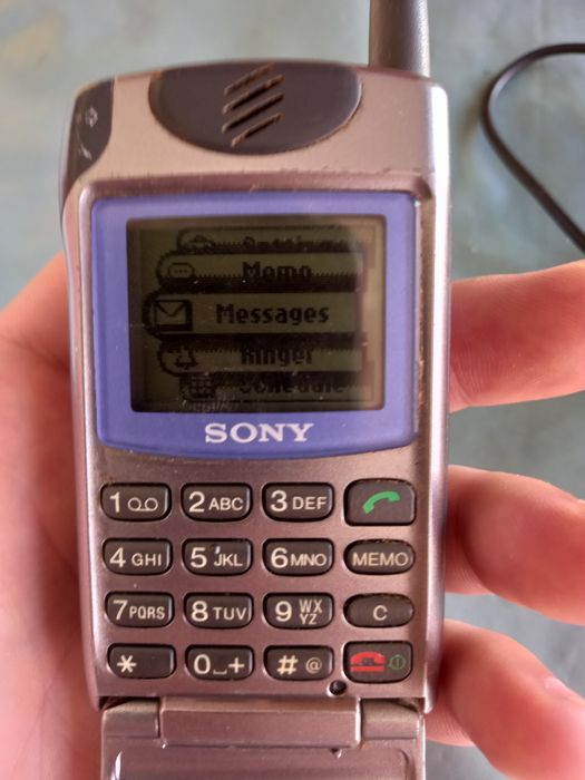 Vând Telefon Sony pt Colecționari sau Pasionați/ Piese