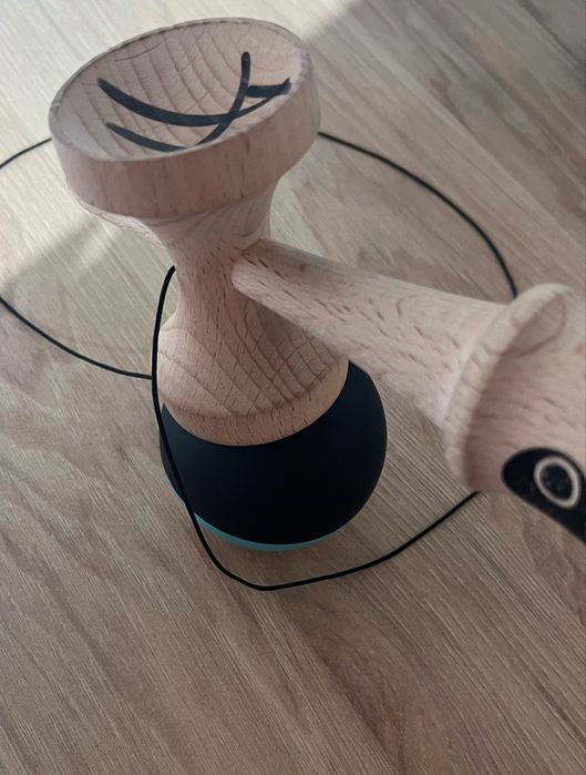 Kendama Okendama antiskid care scartaie ata lunga semnata de Xremus