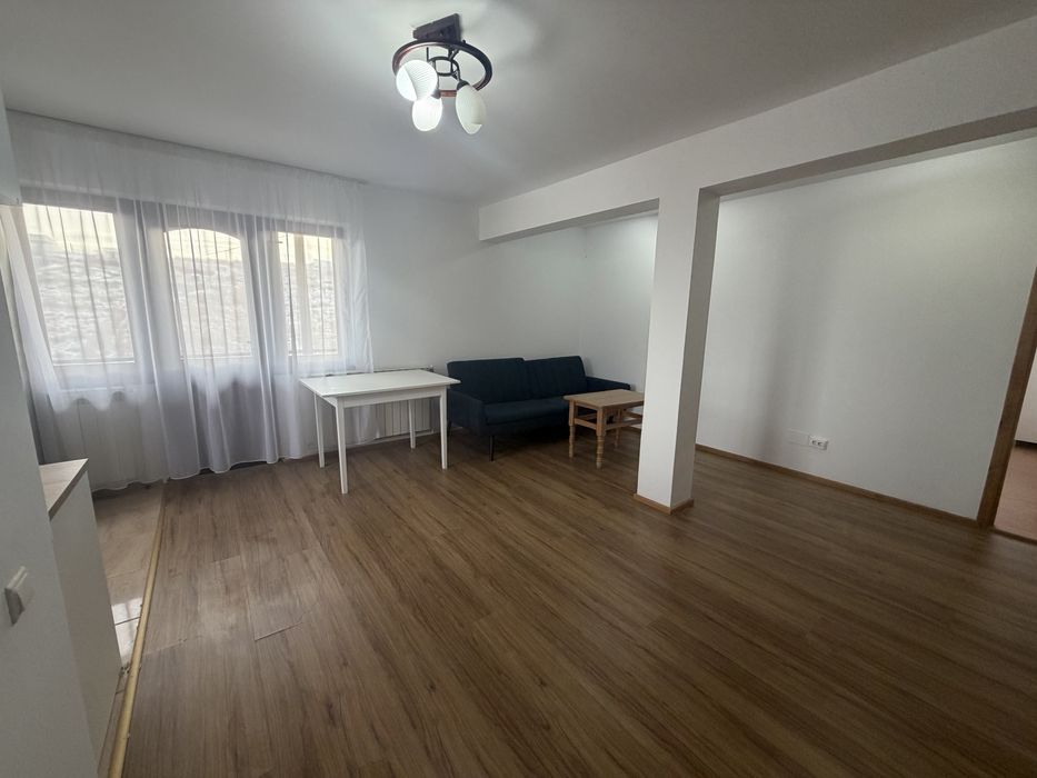 Inchiriez Apartament cu 3 camere Bl. Poitiers