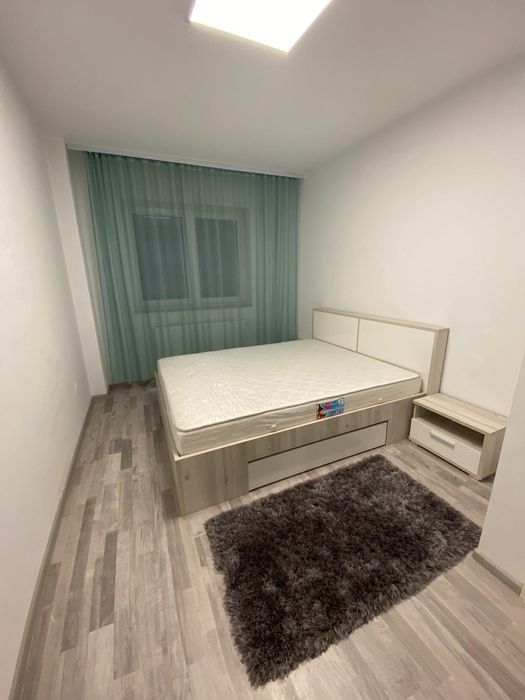 Închiriez Duplex  zona  Coresi