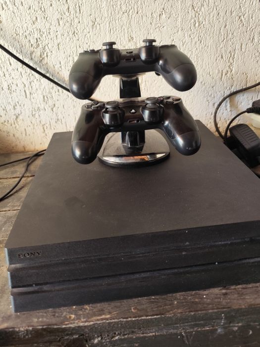 Плейстейшън PS 4 pro 1TB с 9 игри