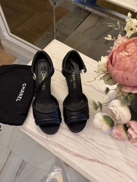 Босоножки кожаные Chanel оригинал