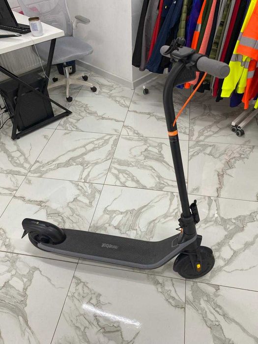 Электросамокат Ninebot E2 Plus в отличном состоянии