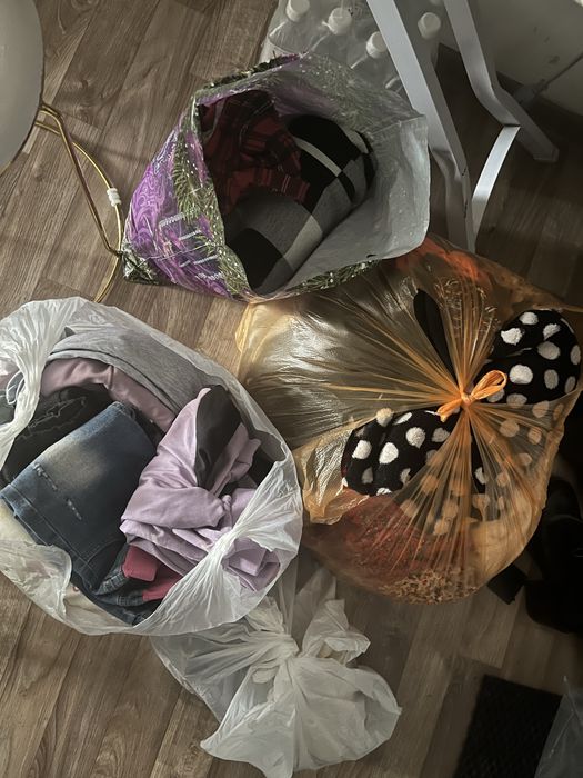 Отдам пакет вещей даром