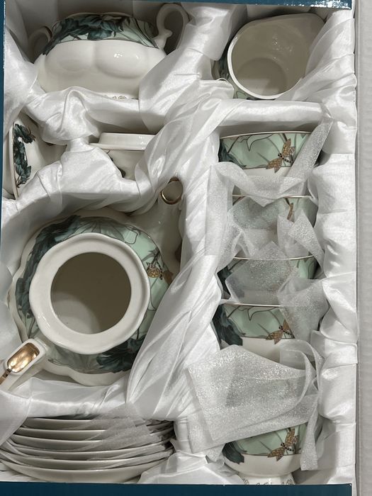 Фарфоровый чайный сервиз