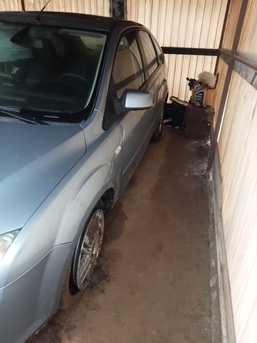 Vand ford focus 2 pentru piese