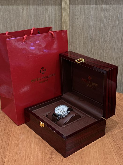 Часы Patek Philippe коричневый