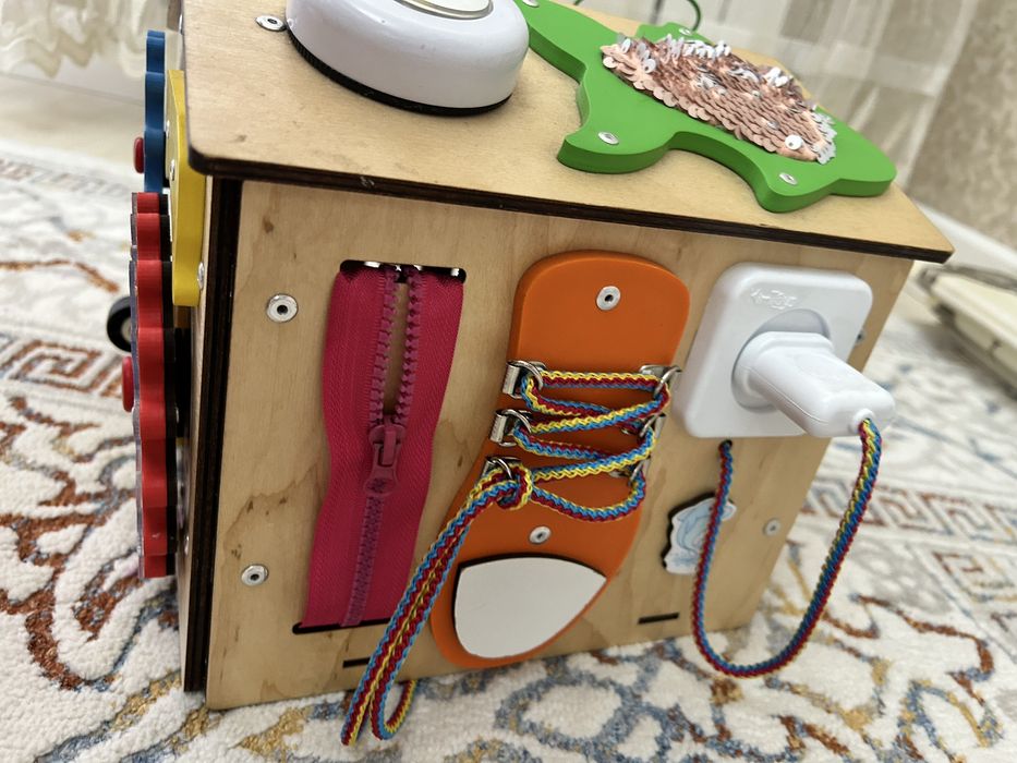 Бизиборд дом для детей