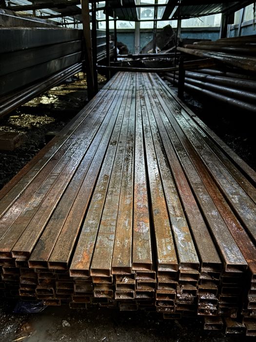 Металлическая труба 4*2