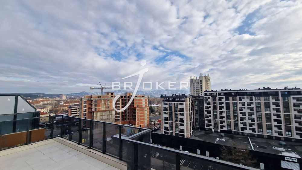 Продава се Четиристаен апартамент в Кърджали, Център - 193 кв.м за 1037 €/кв.м - Снимка #2