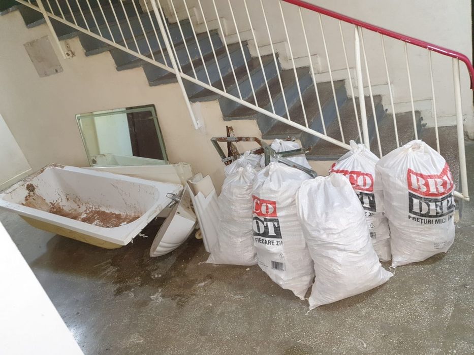 Decopertari apartament, gresie si faianta , decojire pereti luat moloz