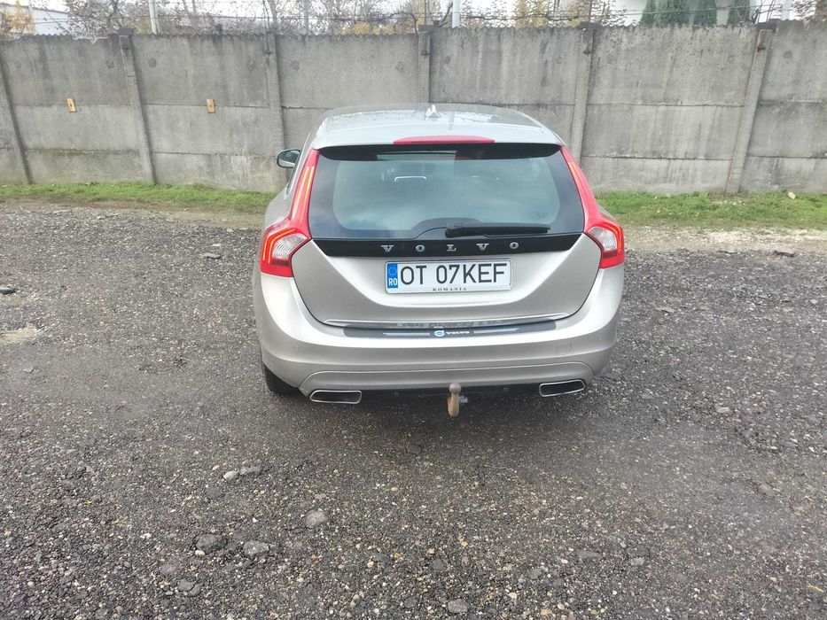 Volvo v60-2.4 AWD plug jn hybrid 283 CP
