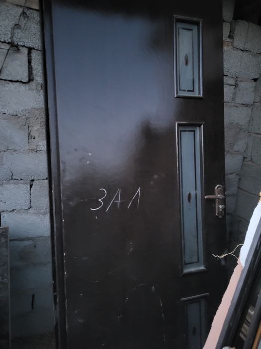 Есіктер алты дана