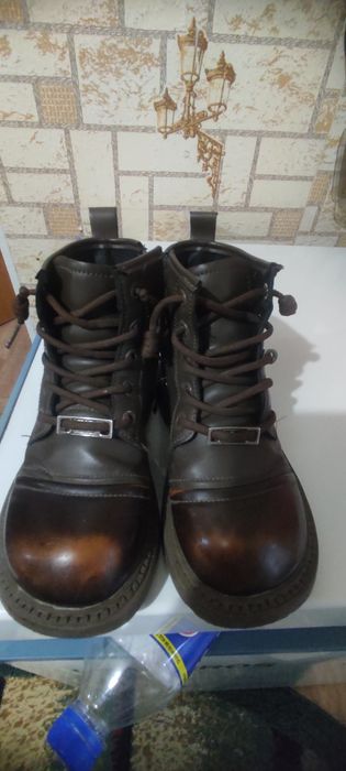 Ботинки детский продаю