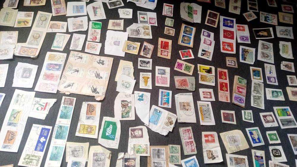Пощенски марки от цял свят