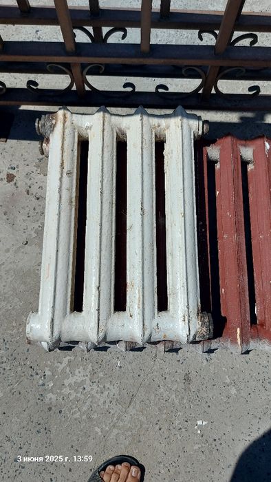 Продаётся чугунный радиатор секция 900