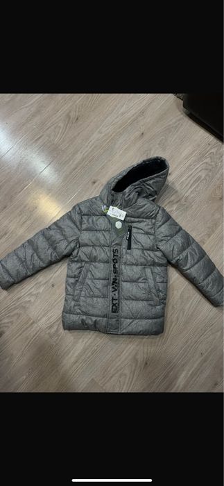 Продам куртку новую на 7-8 лет