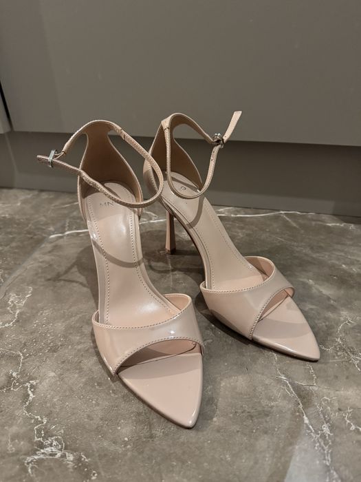 Продам босоножки