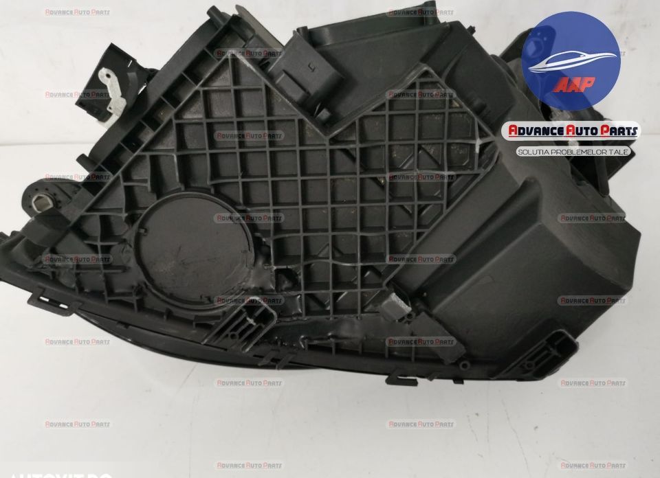 Фар дясна страна с пълен LED и оригинален LHP в добро състояние Мерцед