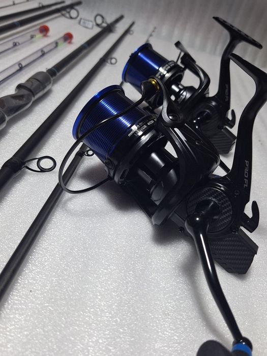 Set 2 FL STRATEGIST METHOD FEEDER 3.90m + 2 Strategist 8000 10+1 Bb

S