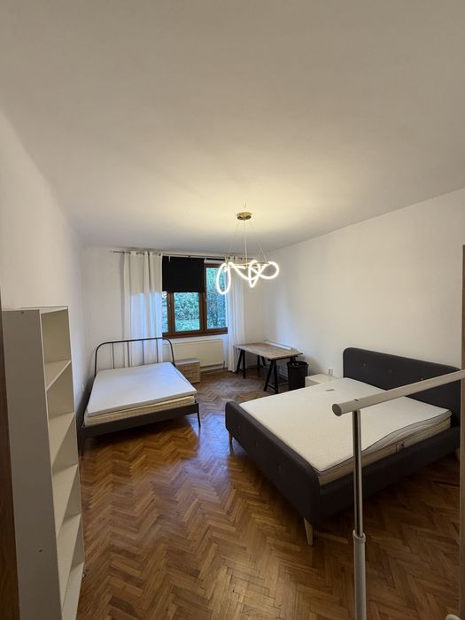 Apartament ultracentral cu curte si garaj