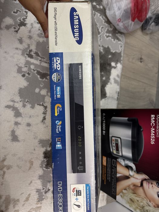 DVD-плеер Samsung DVD-E390KD (USB, Караоке, микрофон)