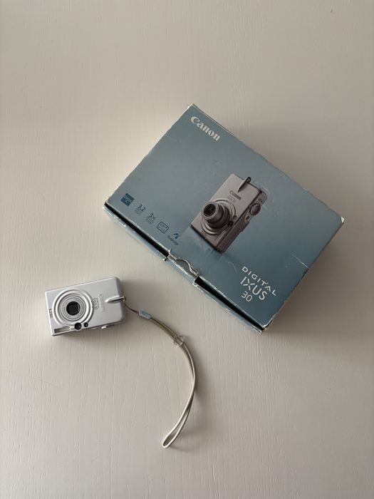 Camera noua vintage canon ixus30