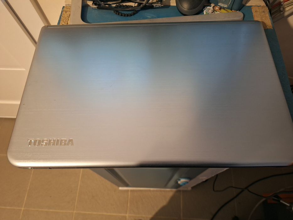 Laptop Toshiba i5, 8GB RAM, SSD 120GB + Tastatură Cadou