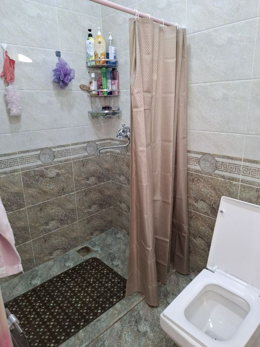 Srochni hovli sotiladi