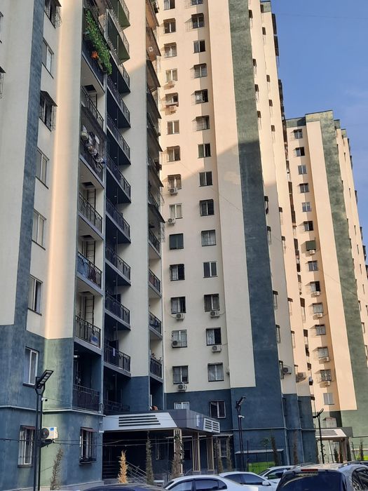 Олмос махаллада, 3 хонали квартира сотилади. Уй узимники!