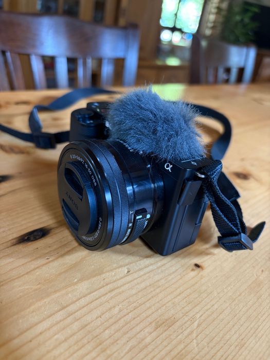 Sony ZV-E10 + обектив 16-50