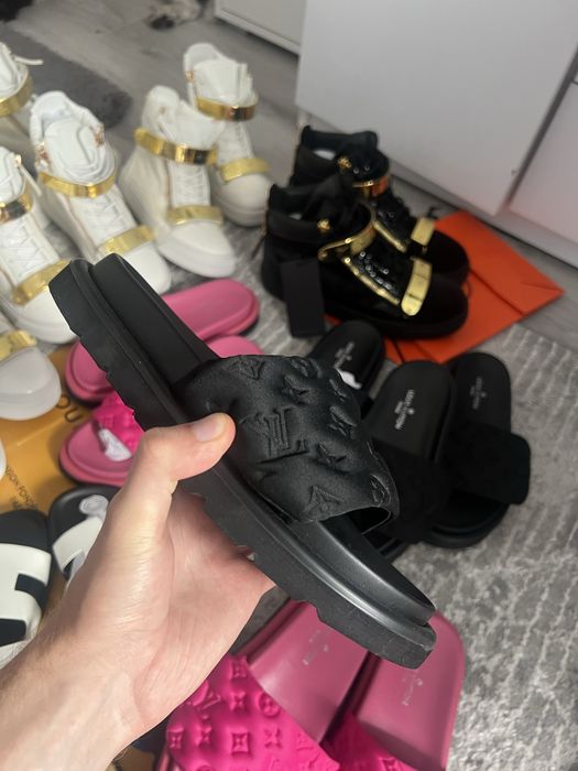 Papuci Loui Vuitton negrii