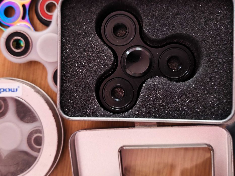 Pachet aprox. 140 buc jucarii Antistress Fidget Spinner diverse modele