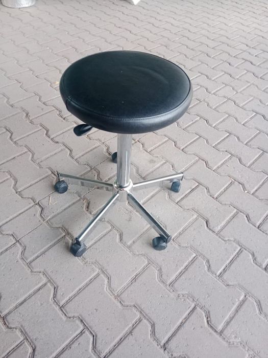 Продам кресло красное