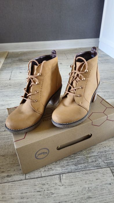 Оснняя обувь женская