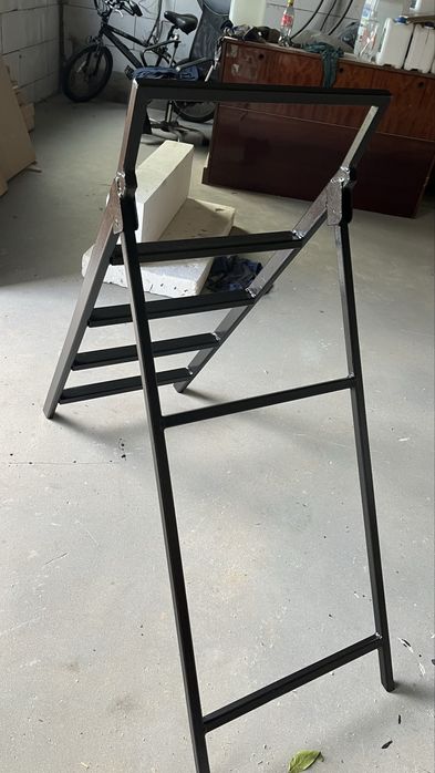 Scara metal 4 trepte foarte utila interior