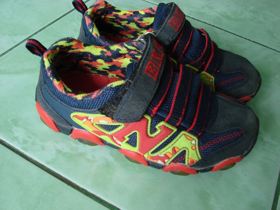 Кроссовки на мальчика