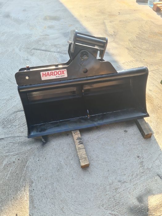 Накланяща се планировъчна кофа, хидравлична за багер