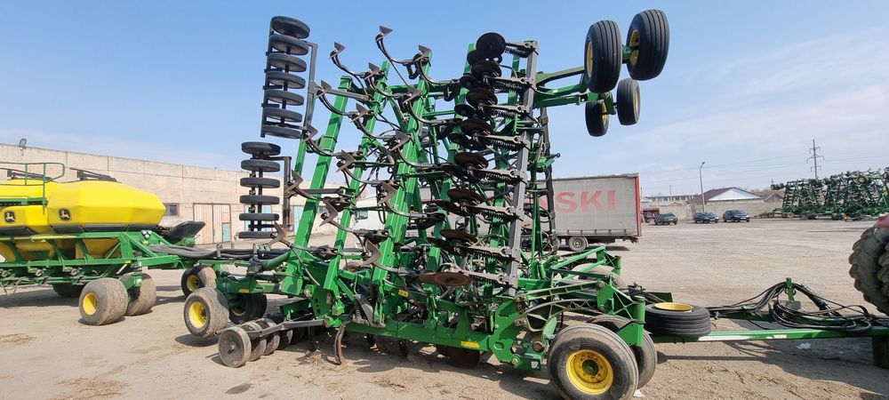 Продам посевные Комплексы ДжонДир 1835