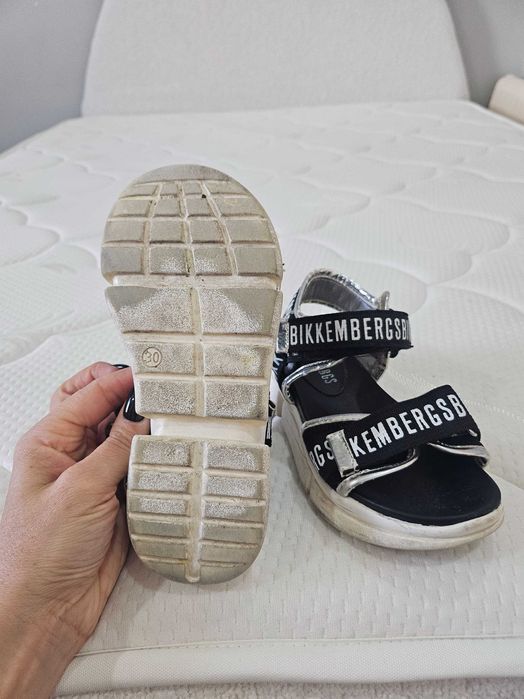 Сандали обувки страхотни