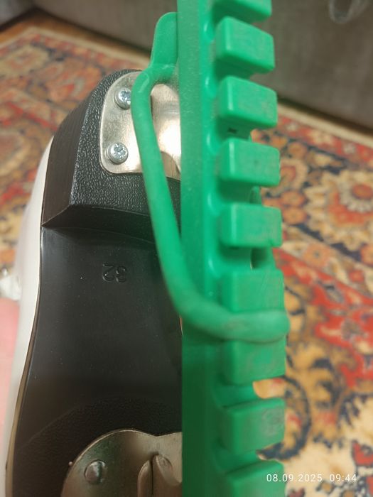 Продам кожаные фигурные профессиональные коньки!