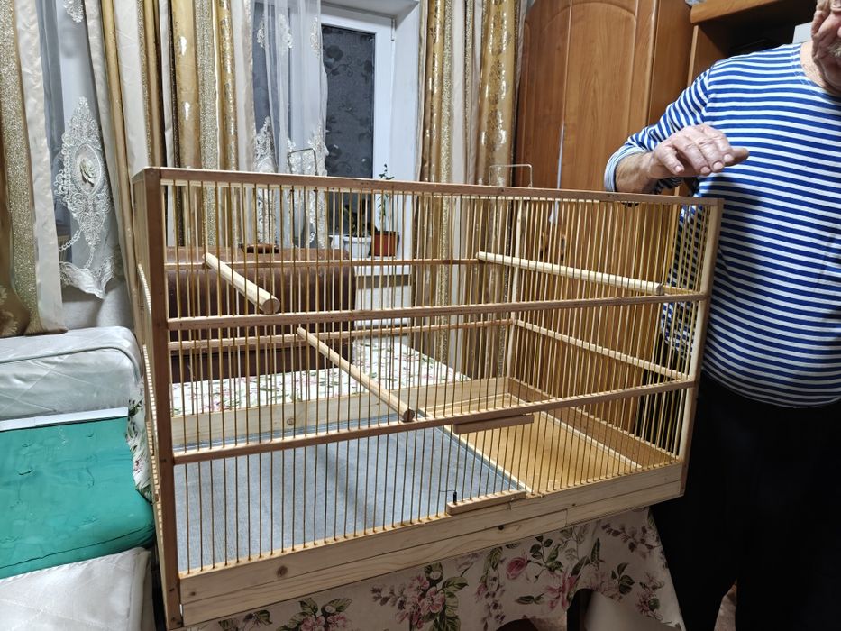 Клетка для птиц, деревянная