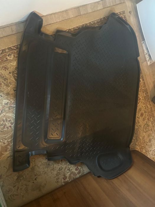 Полик на Toyota Camry 50