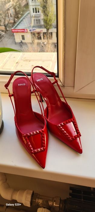 Прожам новые босоножки MANGO