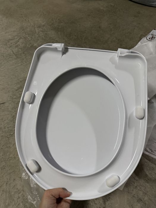 Крышка для унитаза новая